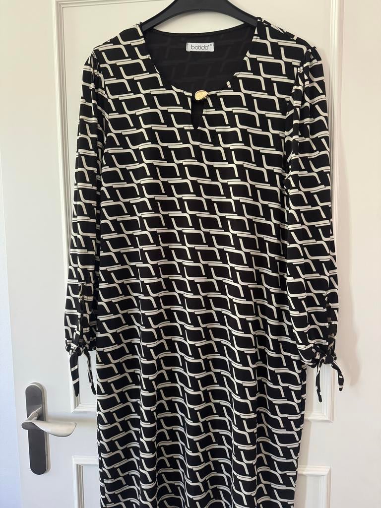 Batida Jurk geheel gevoerd maat 5 (44) knielengte, Kleding | Dames, Jurken, Zwart, Maat 42/44 (L), Ophalen of Verzenden, Zo goed als nieuw