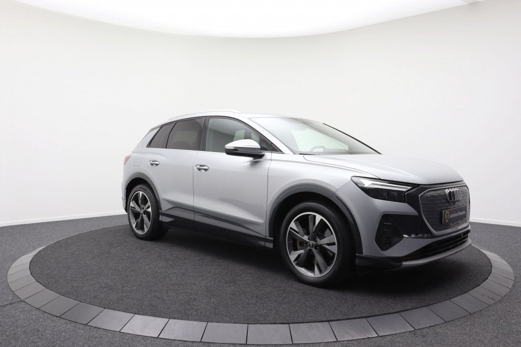 Audi Q4 e-tron 40 Advanced Edition 77kWh | CarPlay | Camera, Automaat, Gebruikt, Zwart, Automatische klimaatregeling