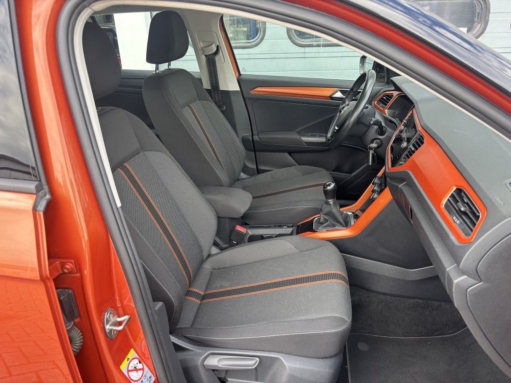 Volkswagen T-Roc 1.0 TSI Style Navi Trekhaak Carplay Stoelve, Voorwielaandrijving, Stof, Gebruikt, Euro 6