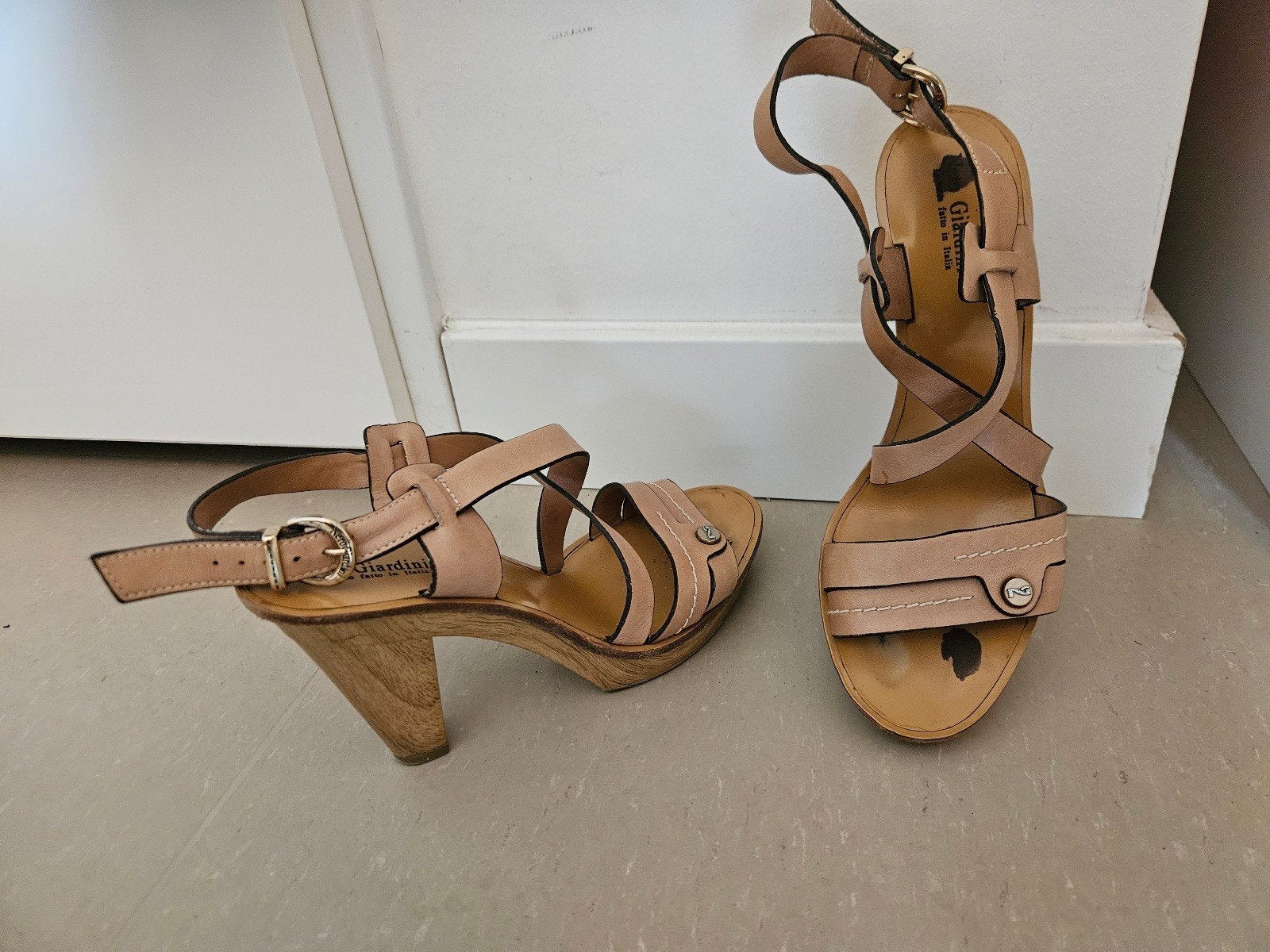 Nero Giardini sandalen met houten hak - mt 36, Beige, Sandalen of Muiltjes, Ophalen of Verzenden, Nero Giardini