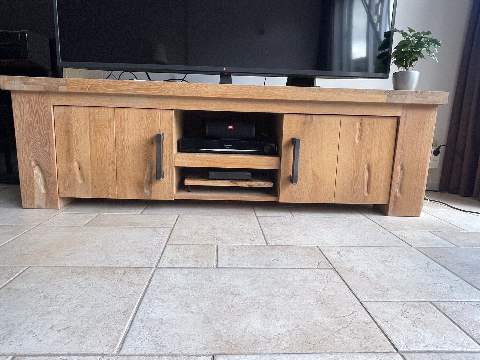 Robuuste eiken tv-meubel – 175 cm – uitstekende staat, Huis en Inrichting, Kasten | Televisiemeubels, Ophalen, 150 tot 200 cm
