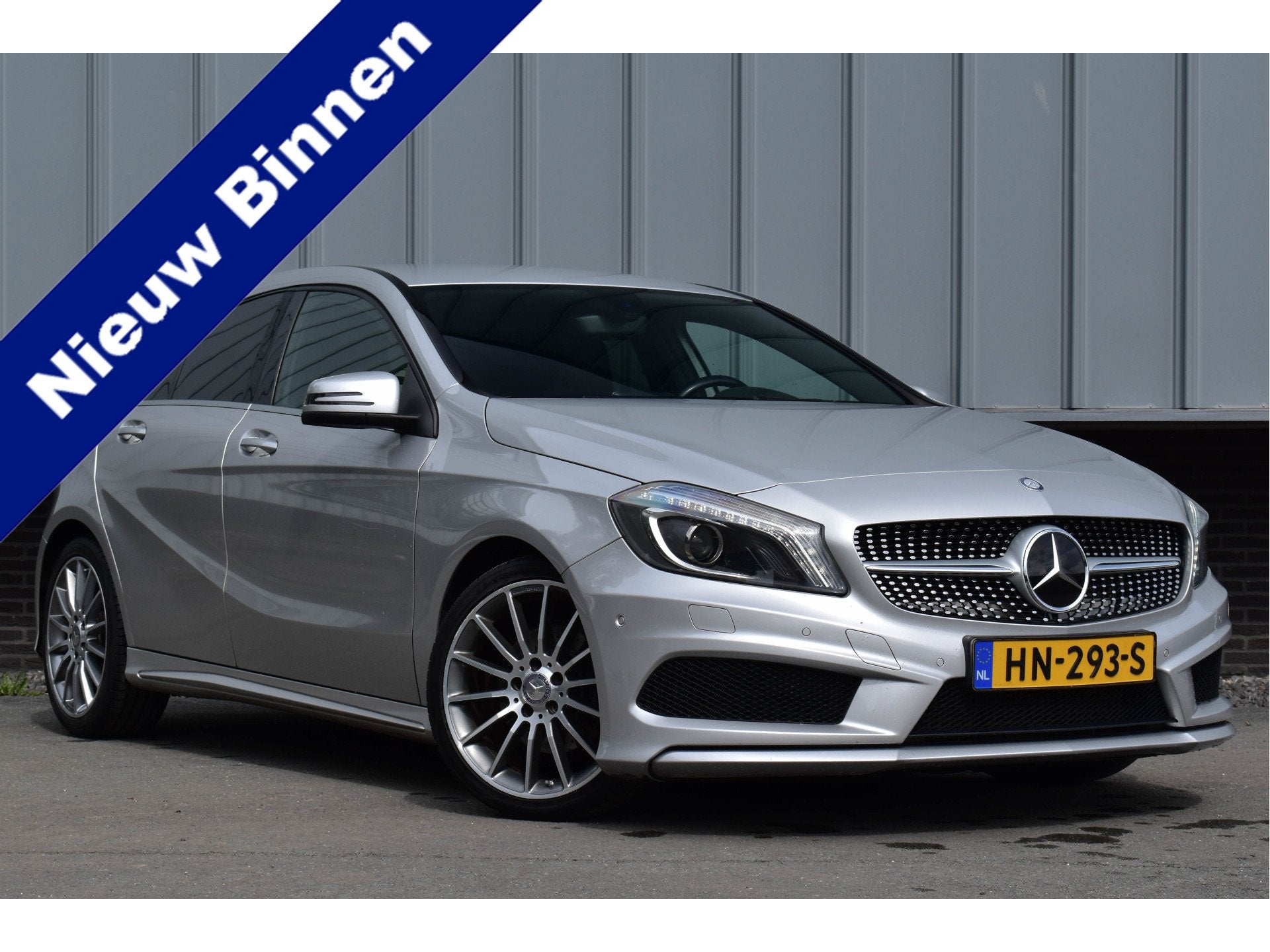 Mercedes-Benz A-Klasse 180 AMG | Sportstoelen | LED | Naviga, Voorwielaandrijving, Gebruikt, 4 cilinders, Met garantie (alle)