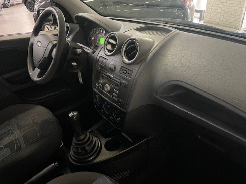 Ford FIESTA  1.25 Airco Radio incl Nieuwe APK, Voorwielaandrijving, 4 cilinders, Met garantie (alle), Origineel Nederlands