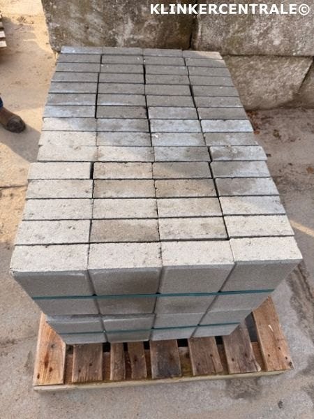14m2  grijs betontegels 30x15x6cm  halve stoeptegels /tuin, Bij dit gebruikte product niet meer te achterhalen., Gebruikt, Verzenden