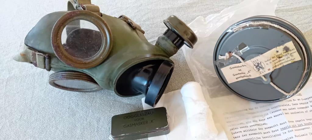 Oud compleet gasmasker met ongebruikt filter, Ophalen of Verzenden, Landmacht, Nederland