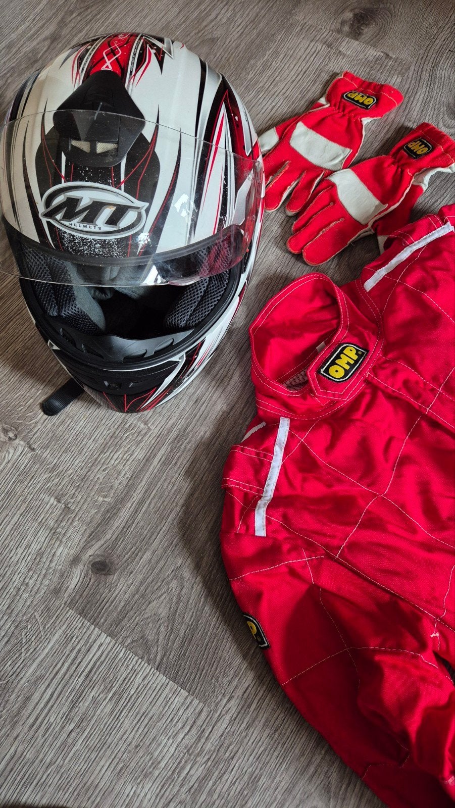 Karting set: OMP overall, MT helm en handschoenen, Sport en Fitness, Karting, Ophalen of Verzenden, Gebruikt, Kleding of Schoenen