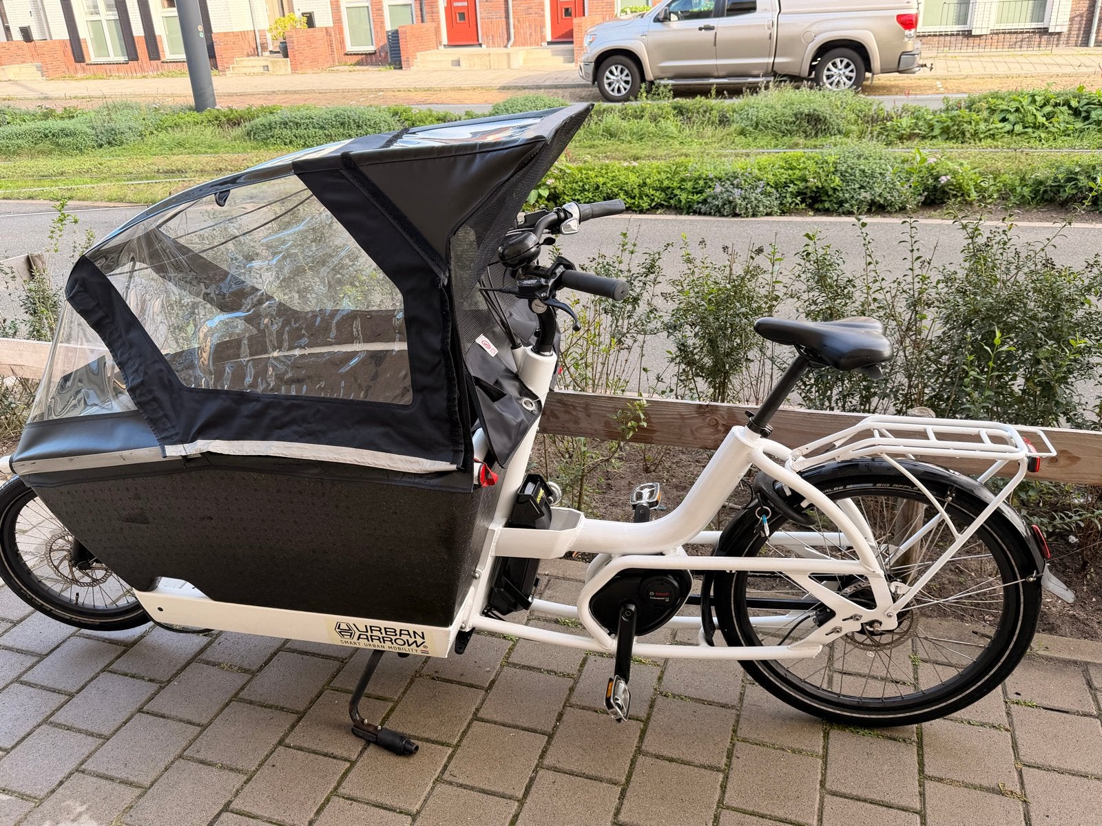 Urban Arrow Family Bakfiets - Elektrisch met Huif & LockRide, Ophalen, 4 kinderen of meer, Gebruikt, Elektrisch