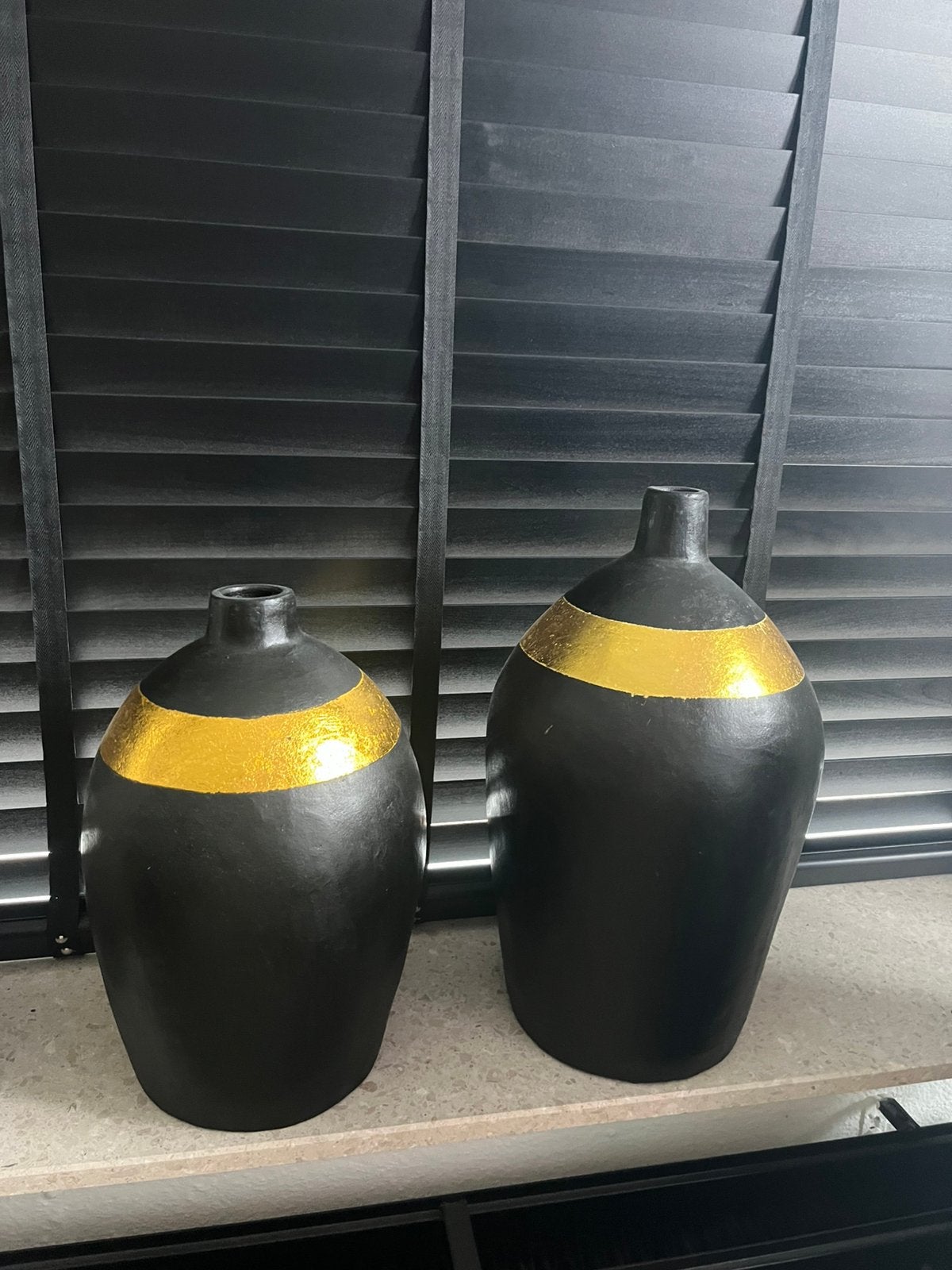 Prachtig vazen zwart met gouden rand, Huis en Inrichting, Woonaccessoires | Vazen, Ophalen, Zo goed als nieuw, Zwart