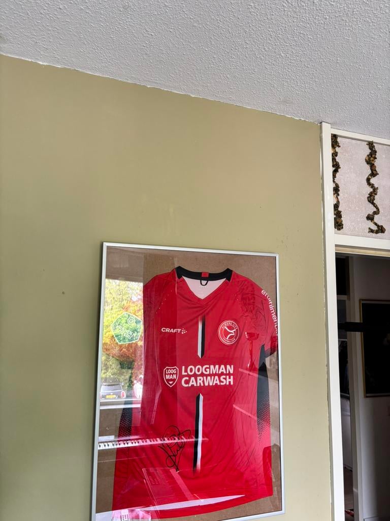 Gesigneerd almere city shirt, Verzamelen, Sportartikelen en Voetbal, Ophalen of Verzenden, Zo goed als nieuw, Buitenlandse clubs