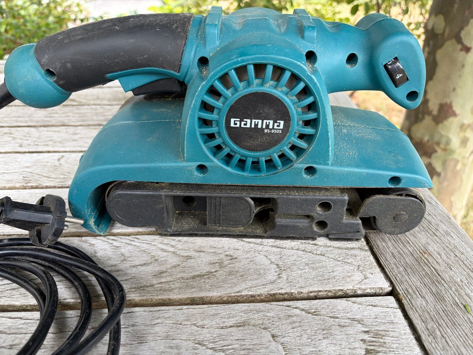Gamma Bandschuurmachine 950W - Zo goed als nieuw met accesso, Ophalen, Zo goed als nieuw, 600 tot 1200 watt, Bandschuurmachine