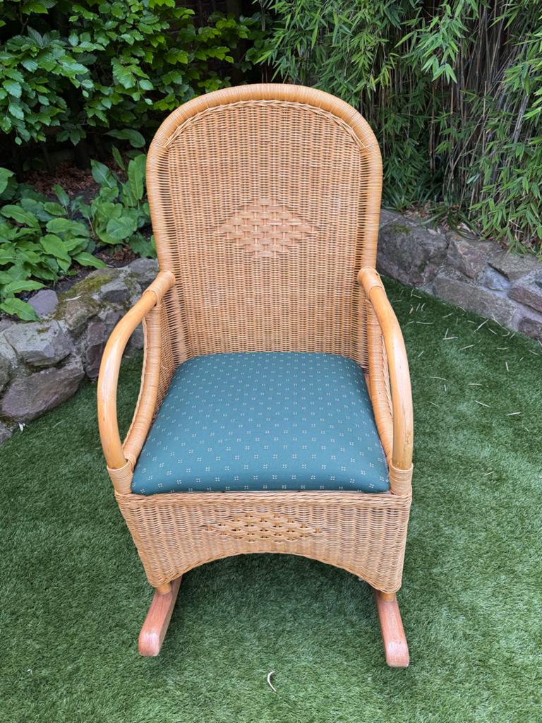 Vintage rotan schommelstoel met kussen, Huis en Inrichting, Gebruikt, Overige kleuren, Riet of Rotan, Ophalen of Verzenden