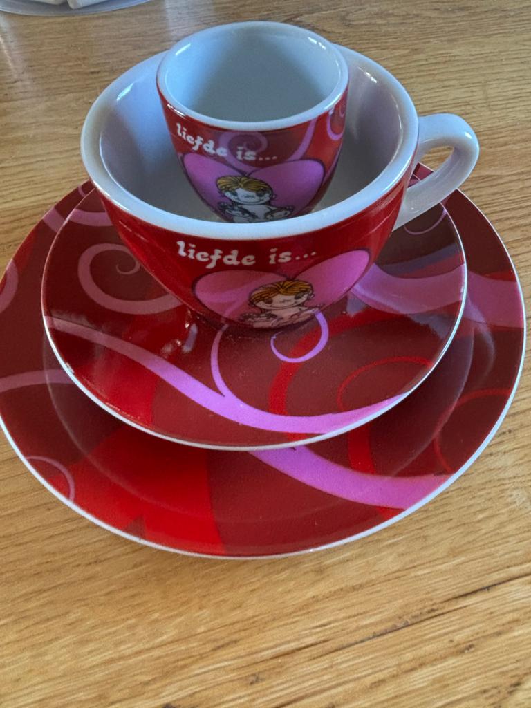 Vintage ontbijt set "Liefde is...", Huis en Inrichting, Keuken | Servies, Gebruikt, Compleet servies, Overige stijlen, Keramiek