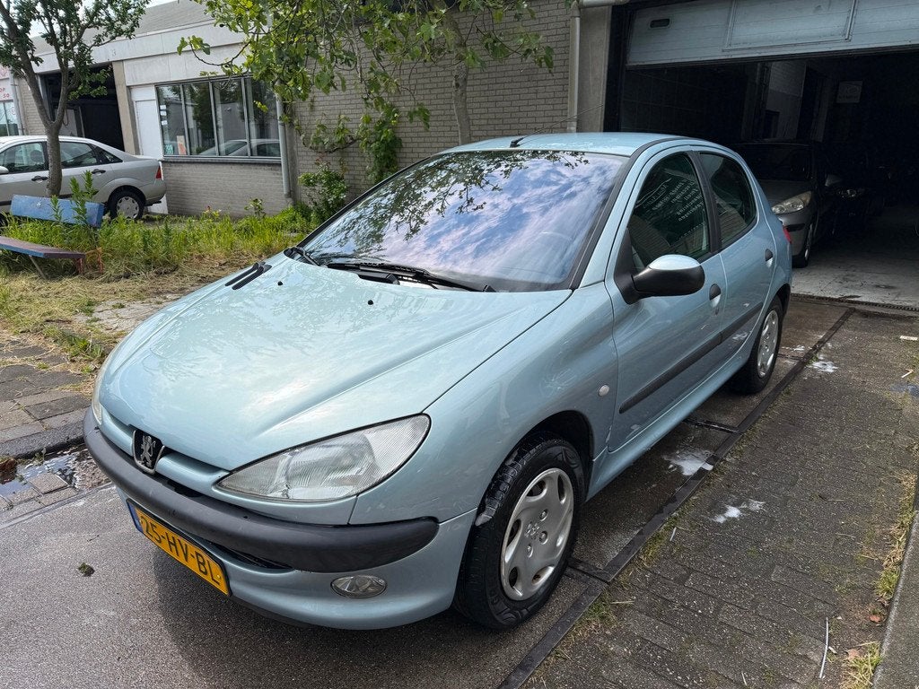 Peugeot 206 1.6-16V Gentry Apk/Airco/Automaat/Nap/Elek.Sleut, 4 cilinders, 1039 kg, Bedrijf, Elektrische ramen