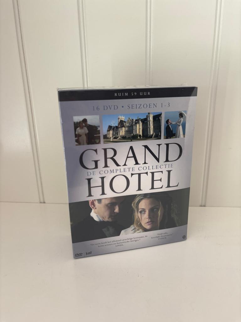 Grand Hotel complete serie, seizoen 1 t/m 3 dvd box NIEUW!, Cd's en Dvd's, Dvd's | Tv en Series, Boxset, Drama, Ophalen of Verzenden