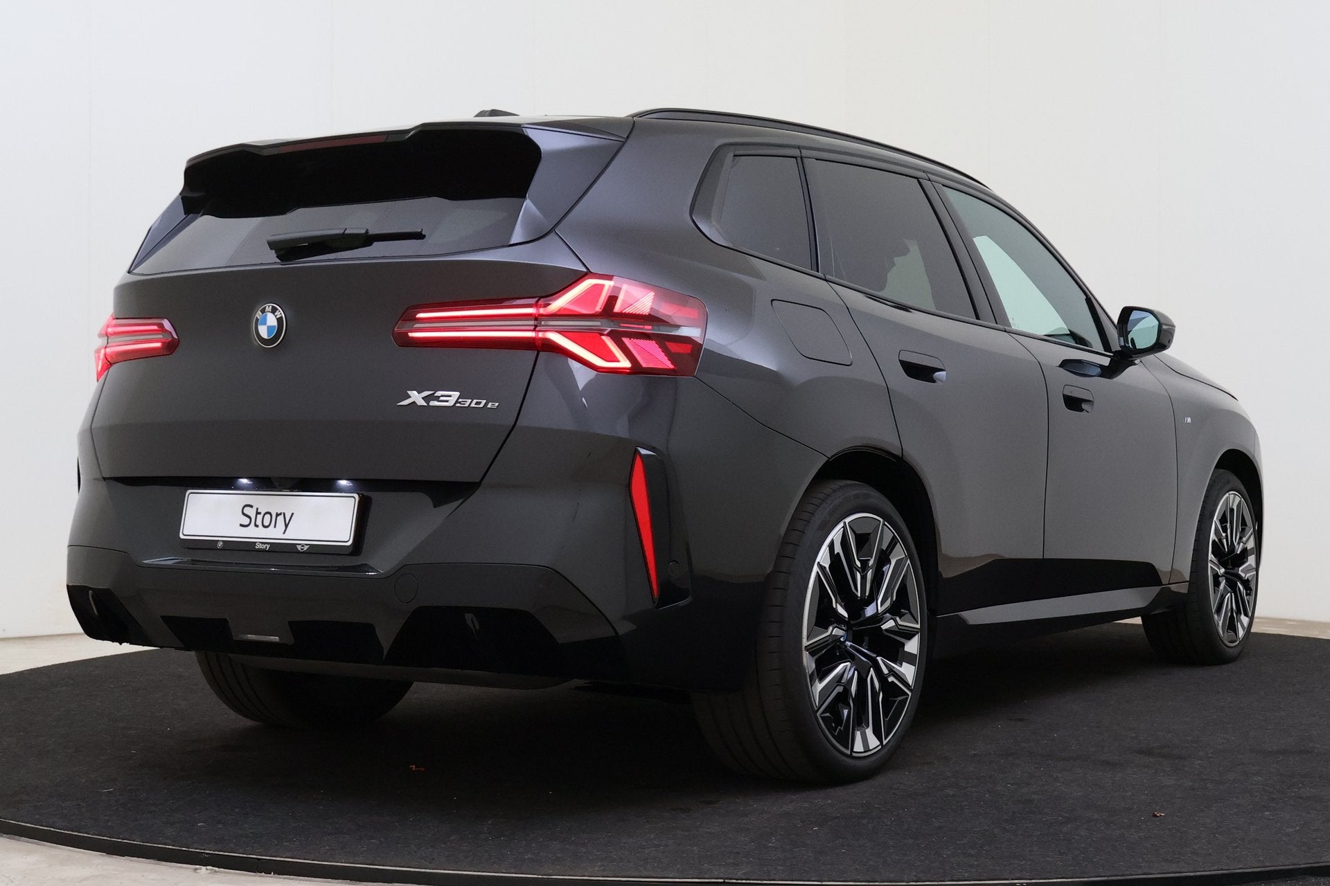 BMW X3 30e xDrive M Sport Automaat / Panoramadak / Trekhaak, Auto's, BMW, Gebruikt, 4 cilinders, Bedrijf, Vierwielaandrijving