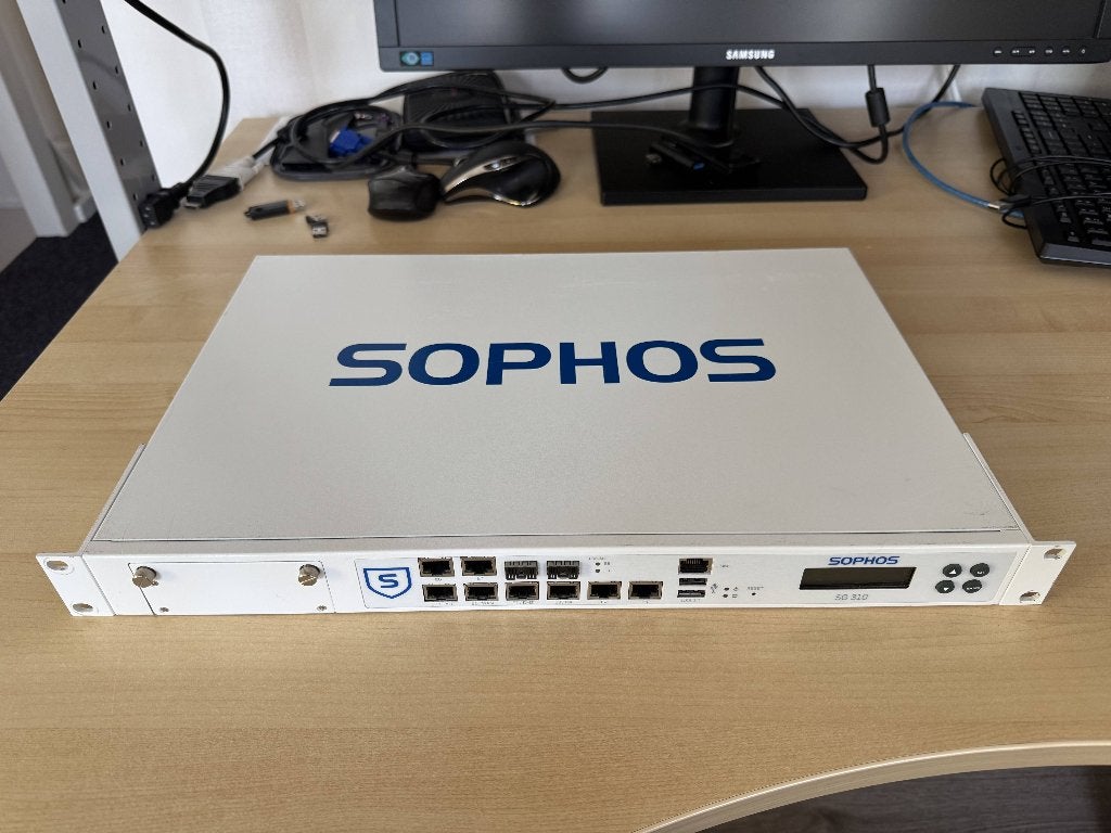Sophos SG310 Rev.1 (3 stuks beschikbaar), Computers en Software, Routers en Modems, Ophalen of Verzenden, Gebruikt, Router, Sophos