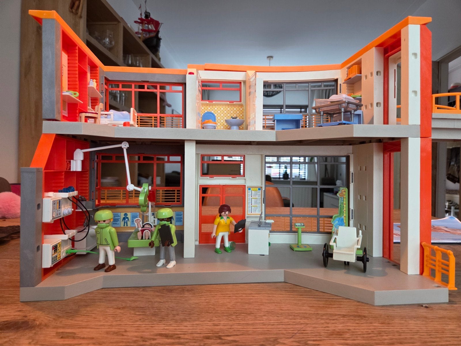 Playmobil 6657 Ziekenhuis + ziekenwagen + accessoires + boek, Ophalen of Verzenden, Gebruikt