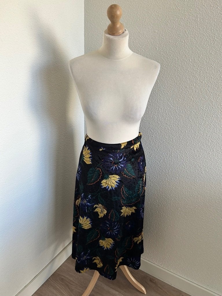 King Louie maat M velvet midi rok 2545, Kleding | Dames, Maat 38/40 (M), Zwart, Ophalen of Verzenden, Zo goed als nieuw