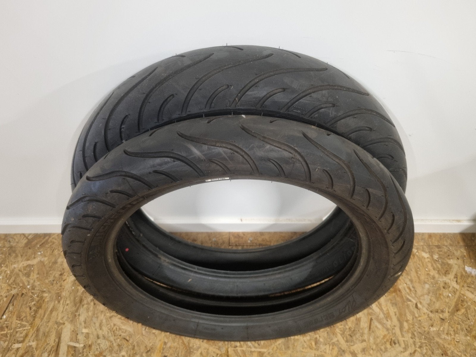Michelin Pilot Street 110-80-17 & 140-70-17, Ophalen of Verzenden, Gebruikt