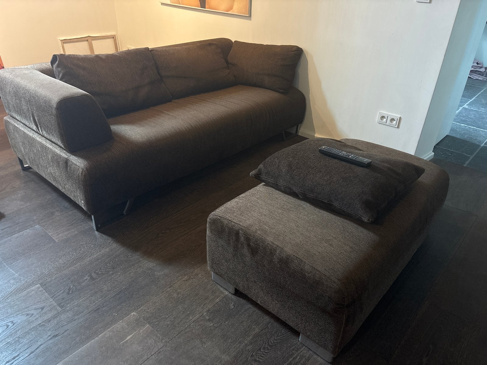 Comfortabele bruine bank met poef, Huis en Inrichting, Ophalen, Gebruikt, Driepersoons, 75 tot 100 cm