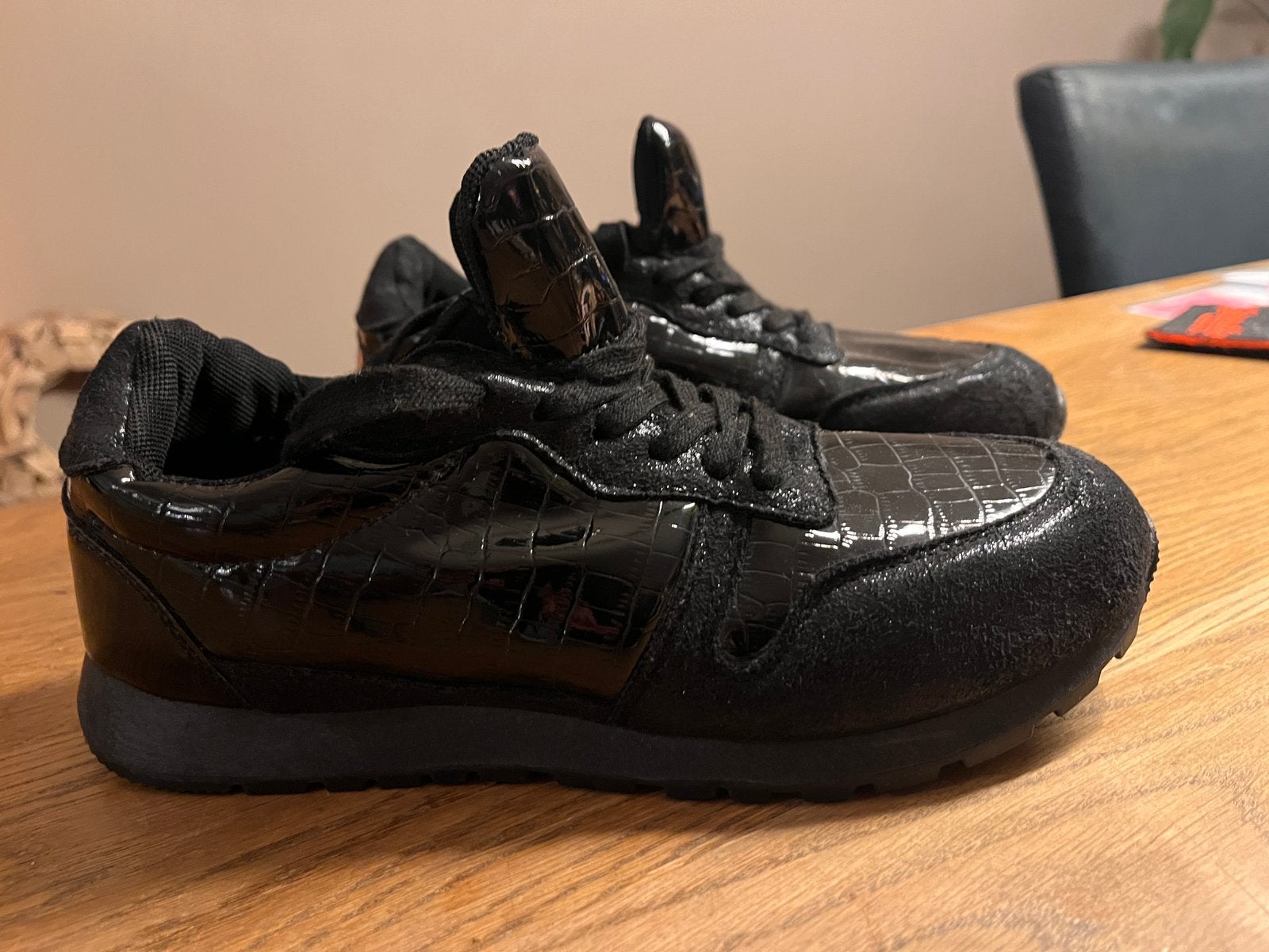 Kruidvat Sneaker zwart Croco nieuw mt 40/41, Kleding | Dames, Zwart, Nieuw, Ophalen of Verzenden, Sneakers of Gympen