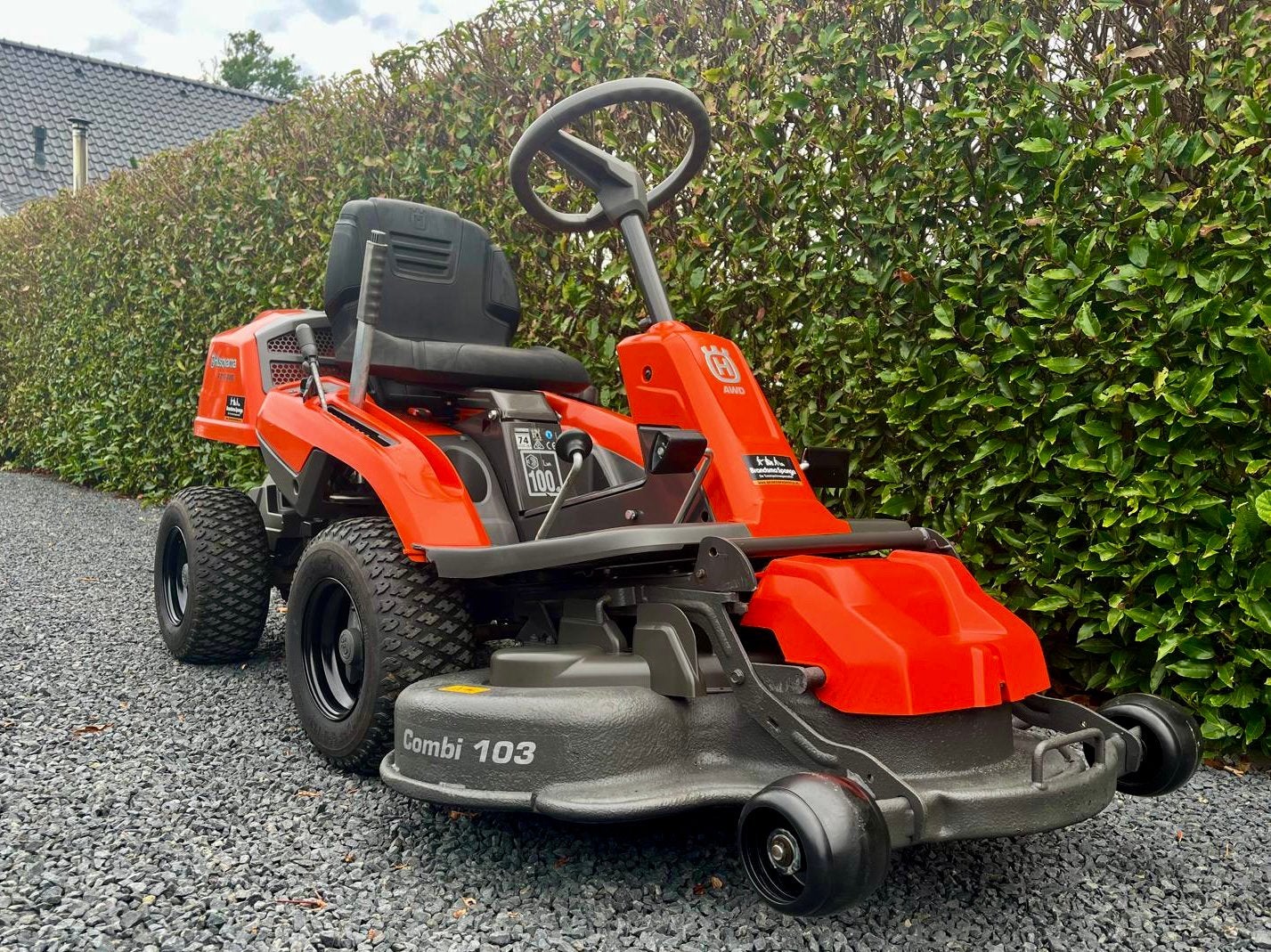 Gebruikte Husqvarna 216AWD, 4x4 hydrostaat, 103cm., Tuin en Terras, Zitmaaiers, Ophalen, Spangahoekweg 67, Gebruikt, Husqvarna