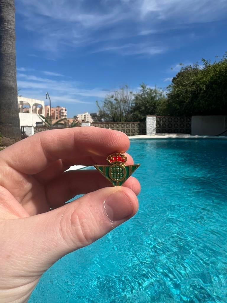 Real Betis pin, Verzenden, Nieuw, Sport, Speldje of Pin