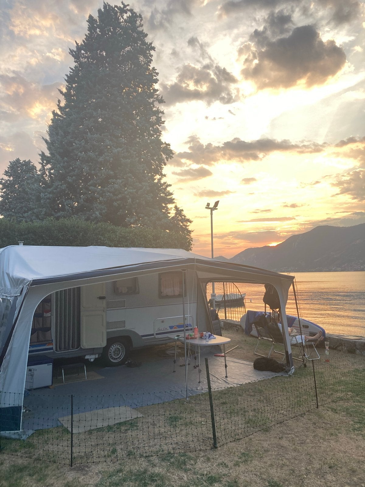 Caravan Dethleffs 440 DB New Line uit 1999 met Voortent, Caravans en Kamperen, Vast bed, Treinzit, 750 - 1000 kg, Particulier