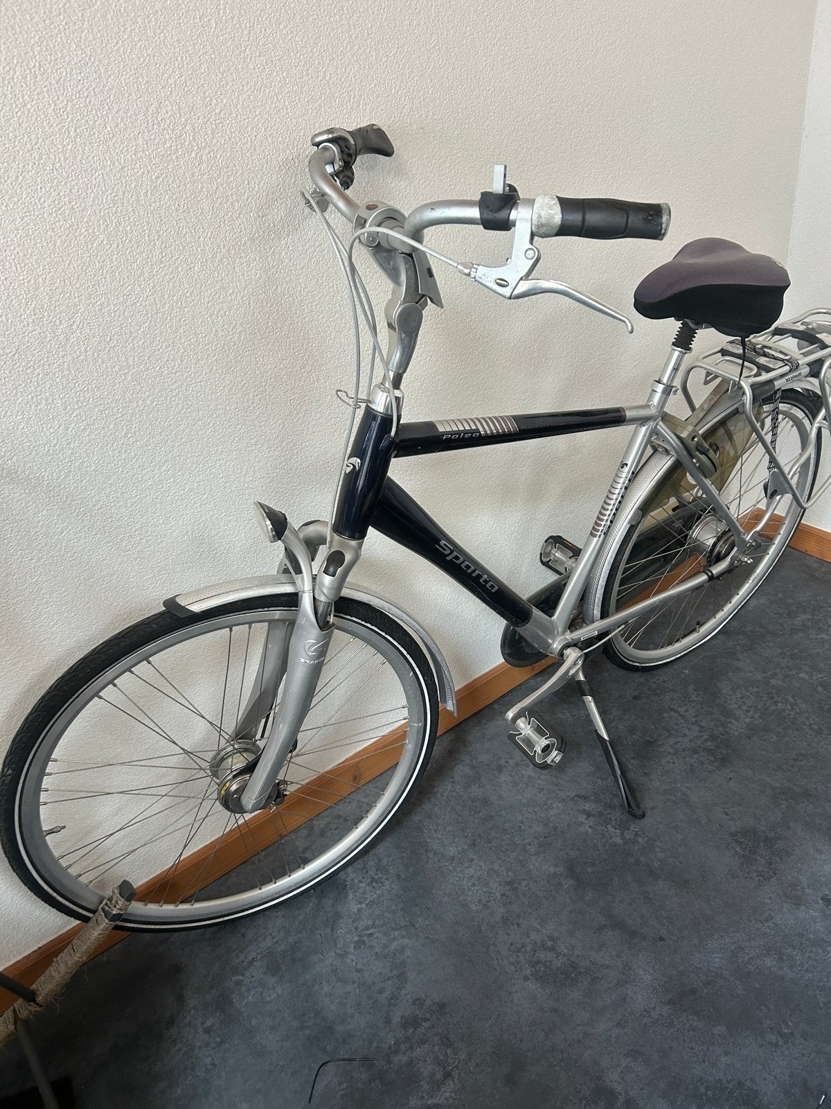 Sparta fiets met lekke achterband, Ophalen, Sparta, Velgrem, Versnellingen