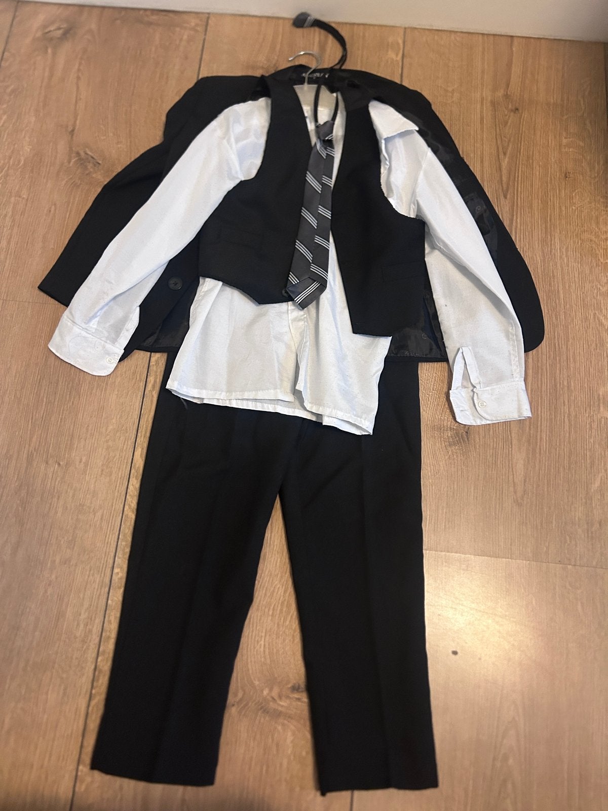 Nette jongens outfit - Maat 6 - Zwart/Wit, Ophalen of Verzenden, Gebruikt, Jongen, Setje
