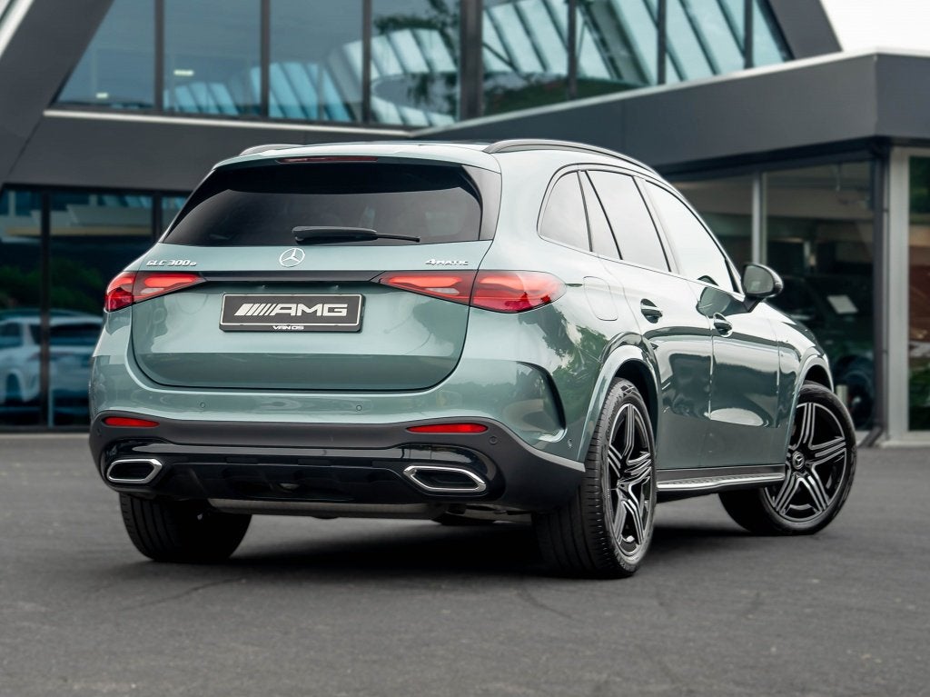 Mercedes-Benz GLC GLC 300e 4MATIC AMG Line | Pano | Luchtver, Gebruikt, 4 cilinders, 2000 kg, Vierwielaandrijving