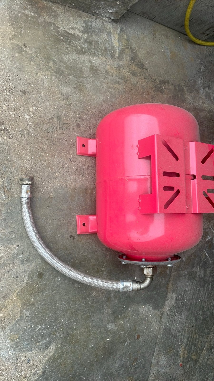 WilTec Hydrofoor Drukvat 24L Horizontaal - Zo goed als nieuw, Doe-het-zelf en Verbouw, Compressors, 25 tot 100 liter, Ophalen