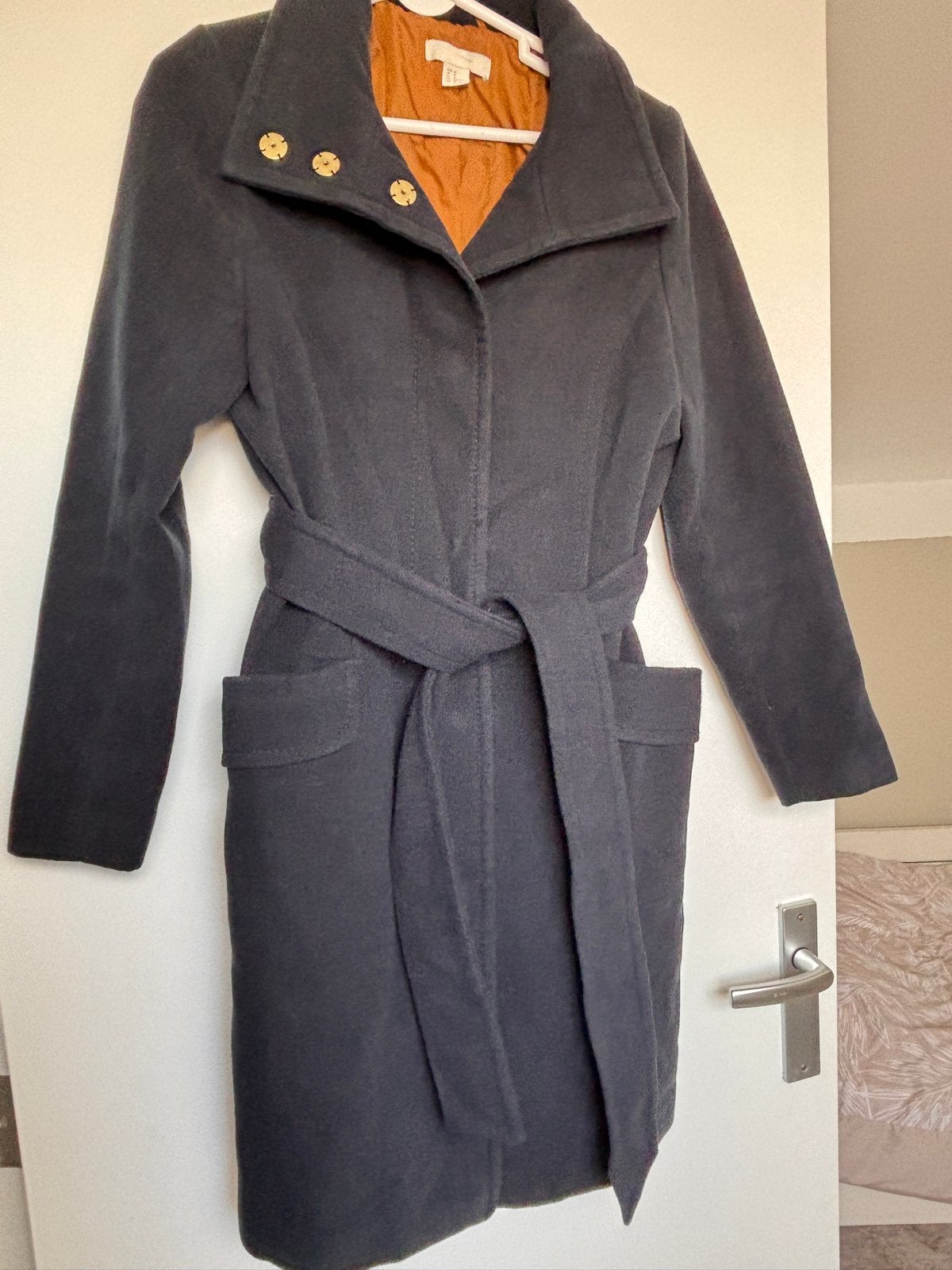 Donkerblauwe H&M Jas mantel met Ceintuur - Maat 40, Ophalen of Verzenden, Zo goed als nieuw, Maat 38/40 (M), Zwart