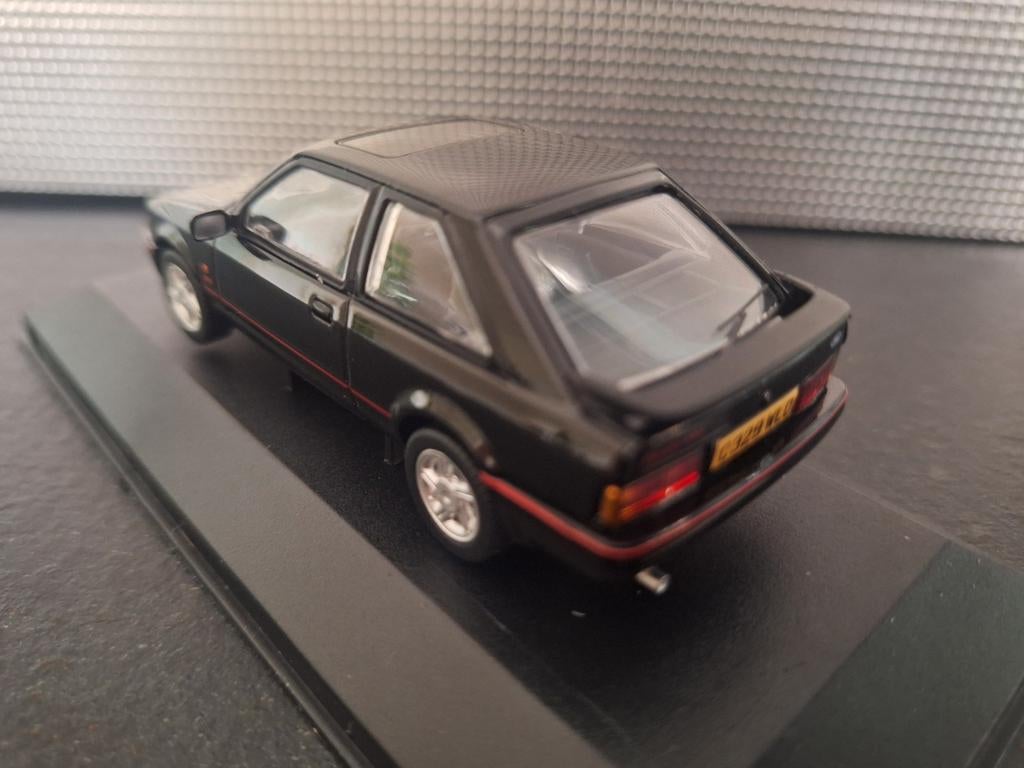 Nieuw en Afgeprijsd wegens kleine breuk boxje Ford Escort, Auto, Vanguards, Nieuw, Ophalen of Verzenden