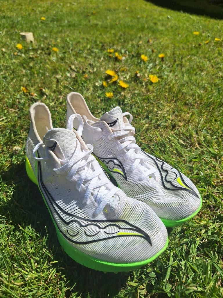 Saucony Wedstrijdspikes - Maat 37,5 - Zo goed als nieuw, Sport en Fitness, Zo goed als nieuw, Spikes, Hardlopen, Saucony