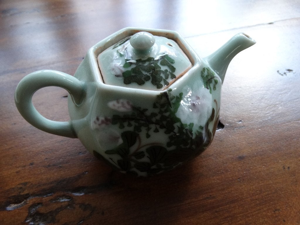 Celadon theepot, trekpotje, bloemen bladeren, Ophalen of Verzenden