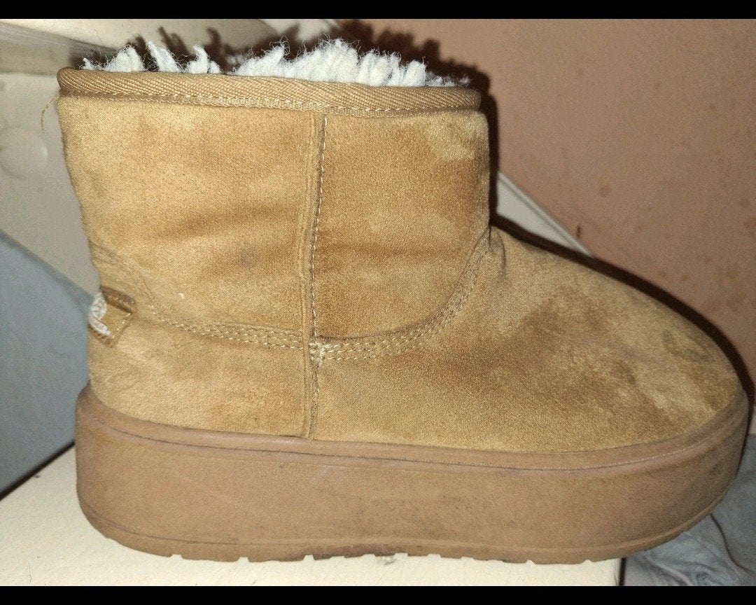 Bershka snowboots beige maat 40, Kleding | Dames, Beige, Snowboots, Gedragen, Bershka