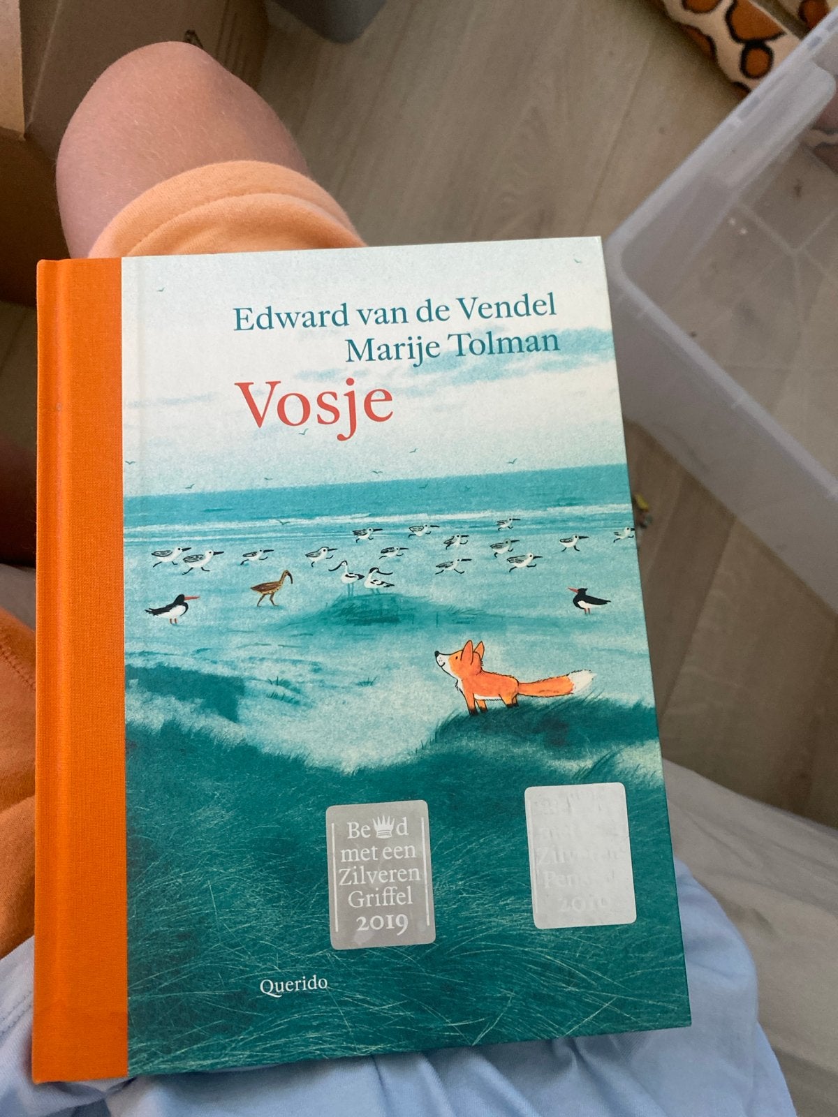 Vosje - Edward van de Vendel & Marije Tolman, Ophalen of Verzenden, Zo goed als nieuw, Sprookjes