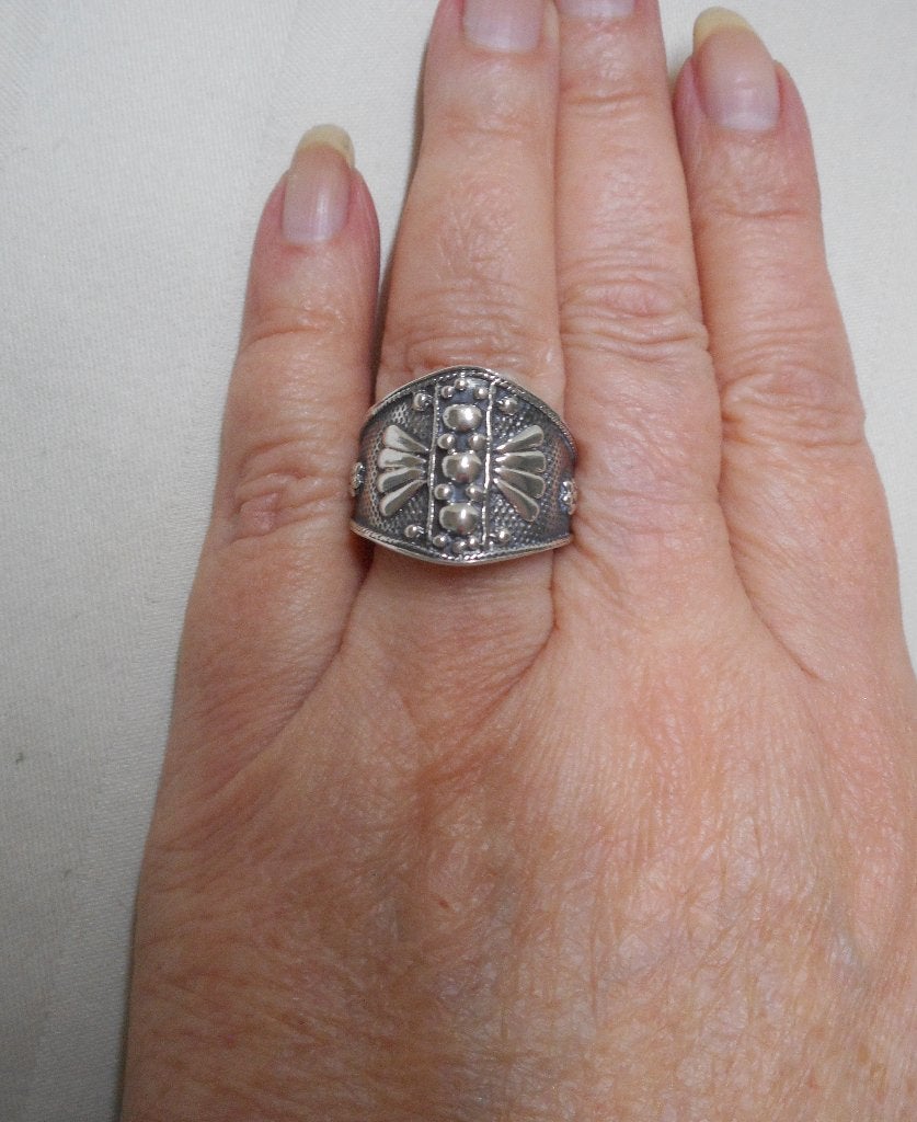 Zilveren vintage ring gesigneerd Jazi maat 18.75 nr.179