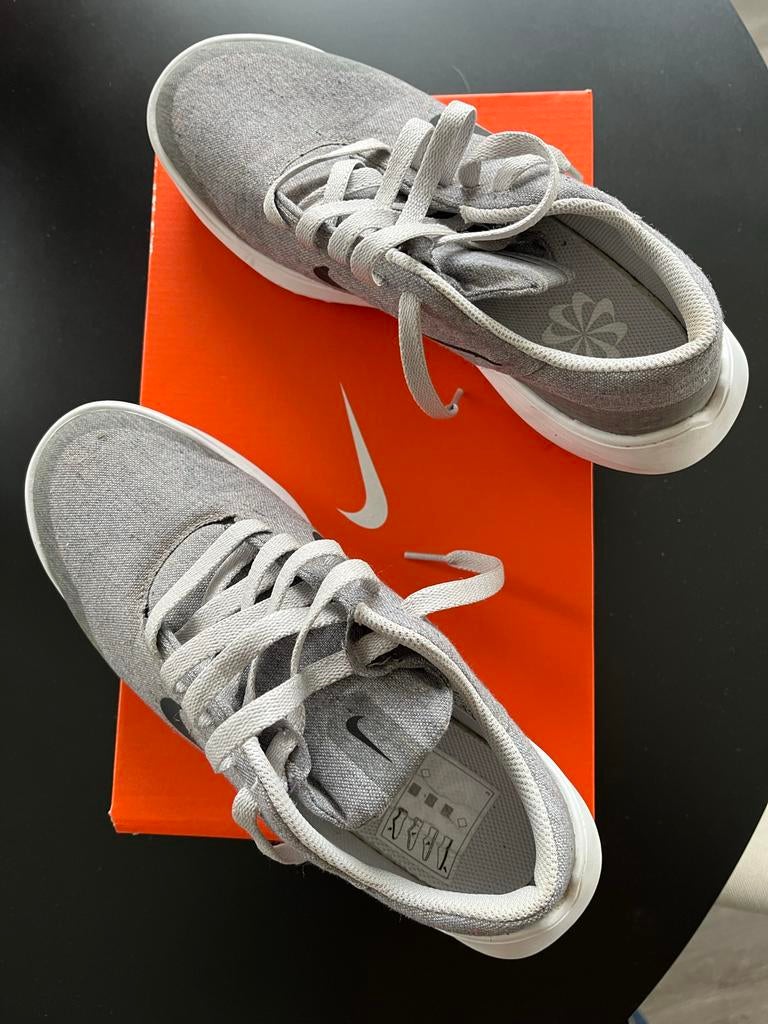 Grijze Nike Dames golfschoenen, Sportschoenen, Ophalen of Verzenden, Zo goed als nieuw, Grijs