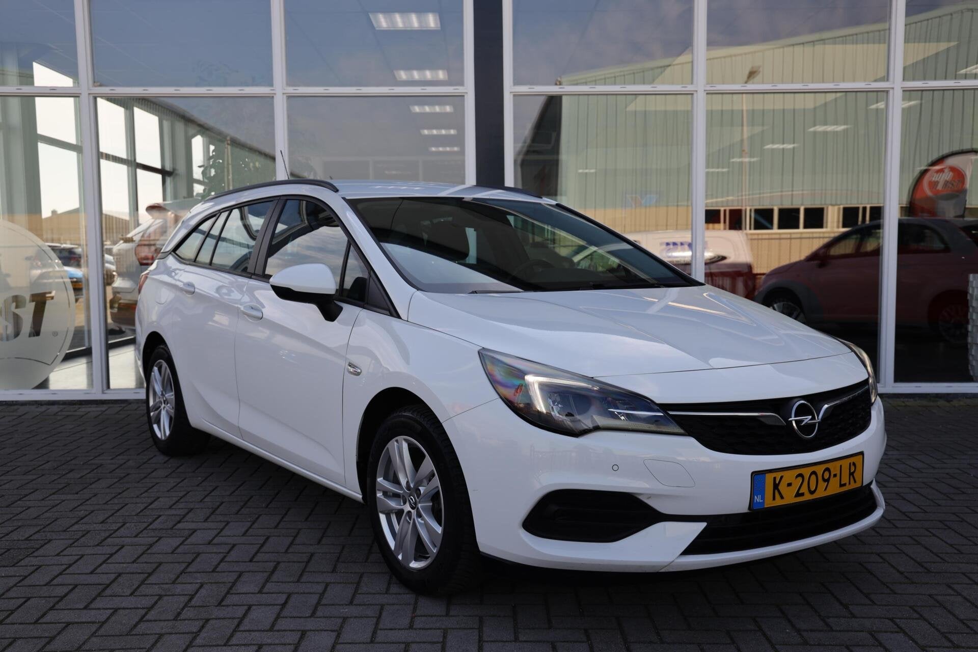 Opel Astra Sports Tourer 1.2 Edition|Trekhaak|PDC|Apple carp, Voorwielaandrijving, Gebruikt, Euro 6, 1199 cc