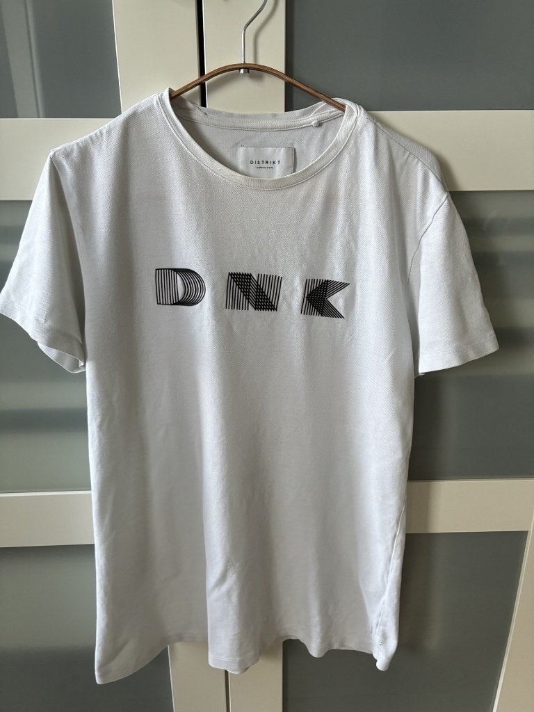 Distrikt shirt maat S wit /zwart katoen, Wit, Ophalen of Verzenden, Zo goed als nieuw, Distrikt Nørrebro