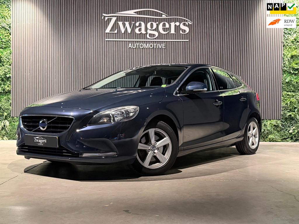 Volvo V40 1.6 T4 Momentum | Navi | Cruise | Trekhaak | Garan, Auto's, Volvo, Voorwielaandrijving, Stof, Gebruikt, 4 cilinders
