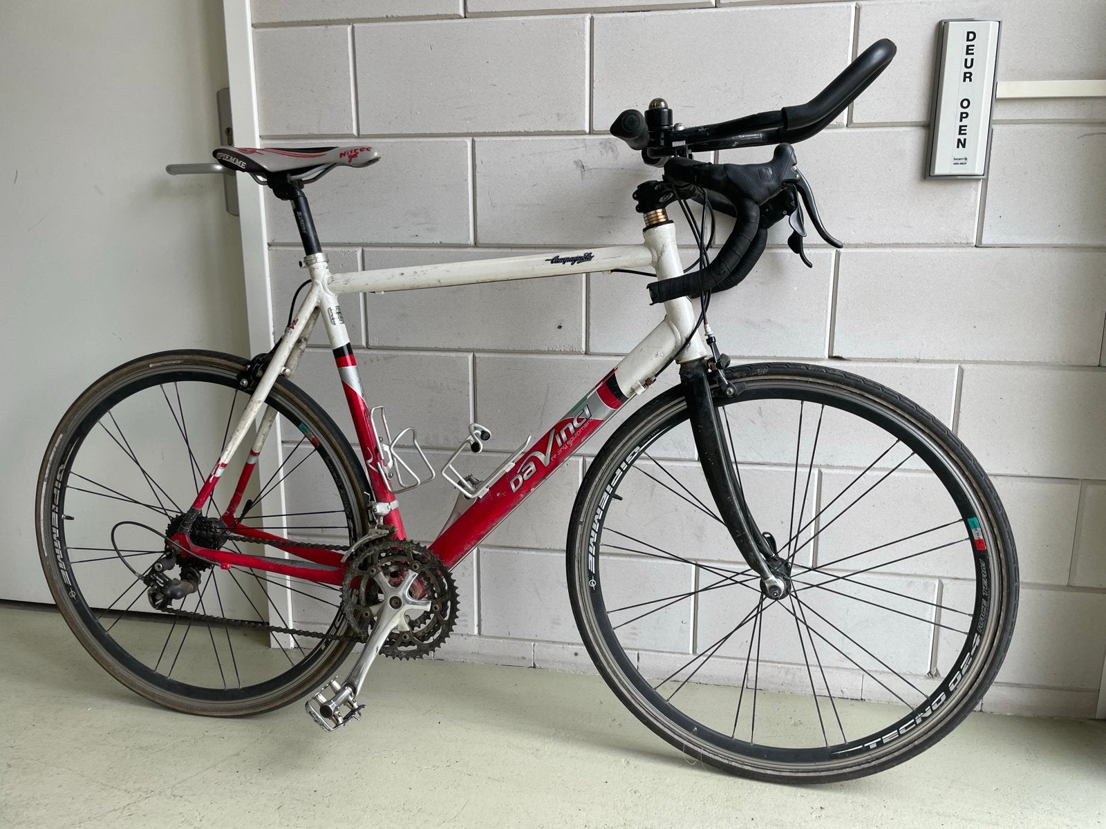 Racefiets met 27 versnellingen en geïntegreerde remmen, Fietsen en Brommers, 57 tot 61 cm, Ophalen, Meer dan 20 versnellingen