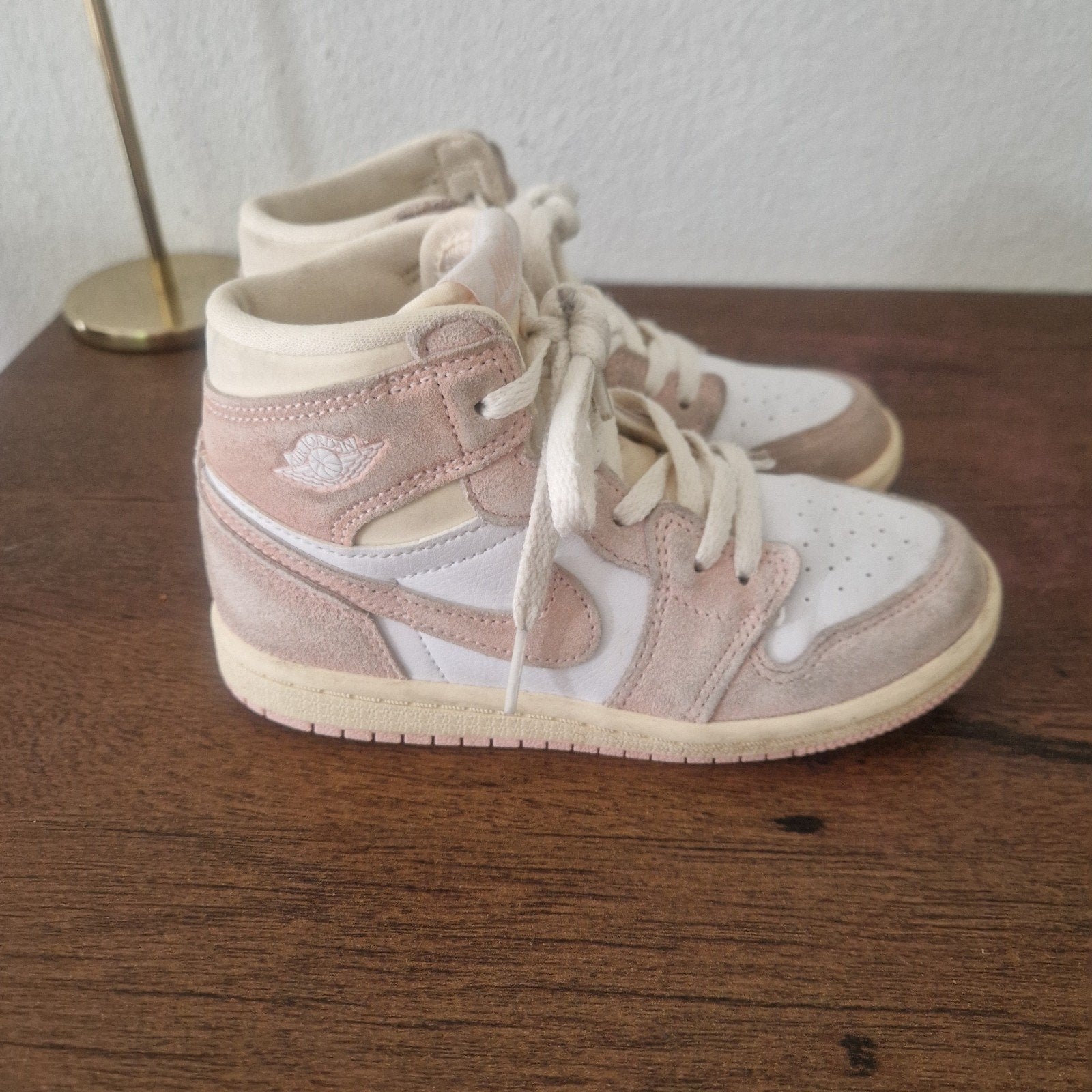 Nike Jordan 1 Mid Roze/Wit - Maat 27, Kinderen en Baby's, Kinderkleding | Schoenen en Sokken, Gebruikt, Meisje, Sportschoenen