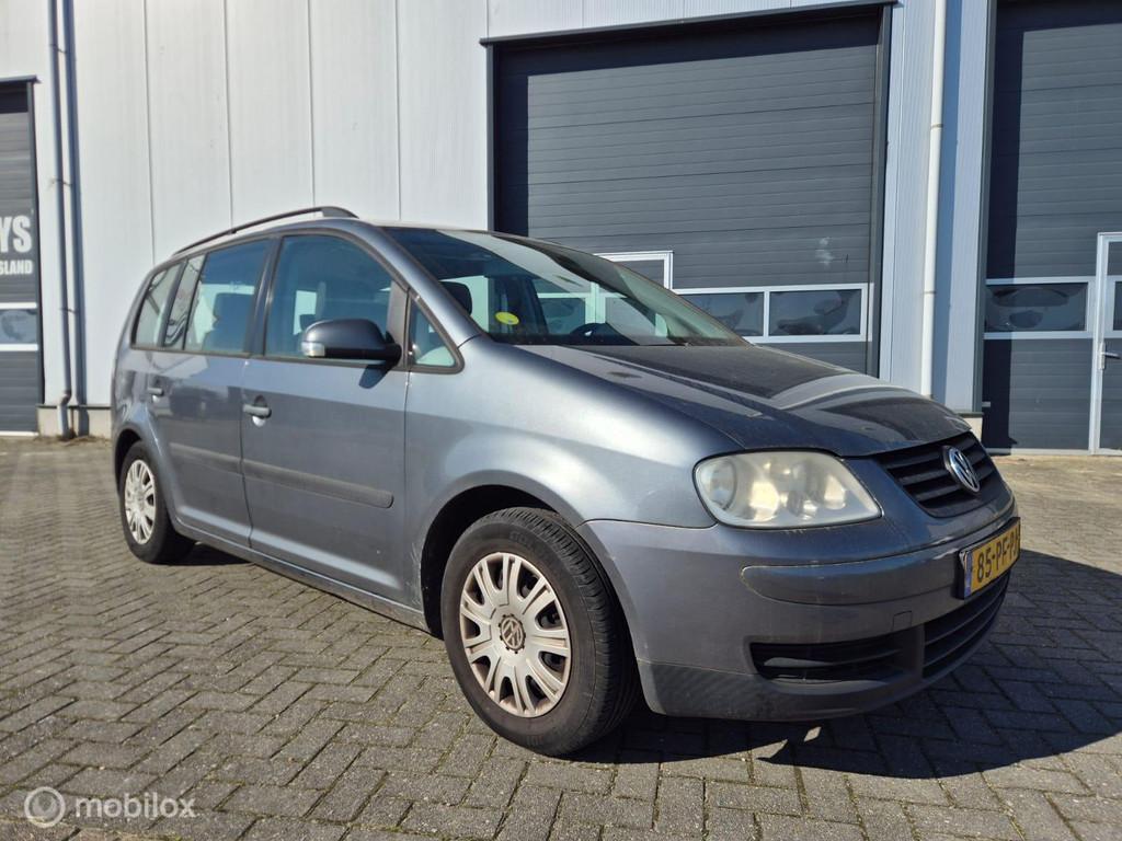 Volkswagen Touran 1.6-16V FSI | 7-persoons | Cruise | Trekh., Auto's, Volkswagen, Voorwielaandrijving, Gebruikt, 4 cilinders, 116 pk