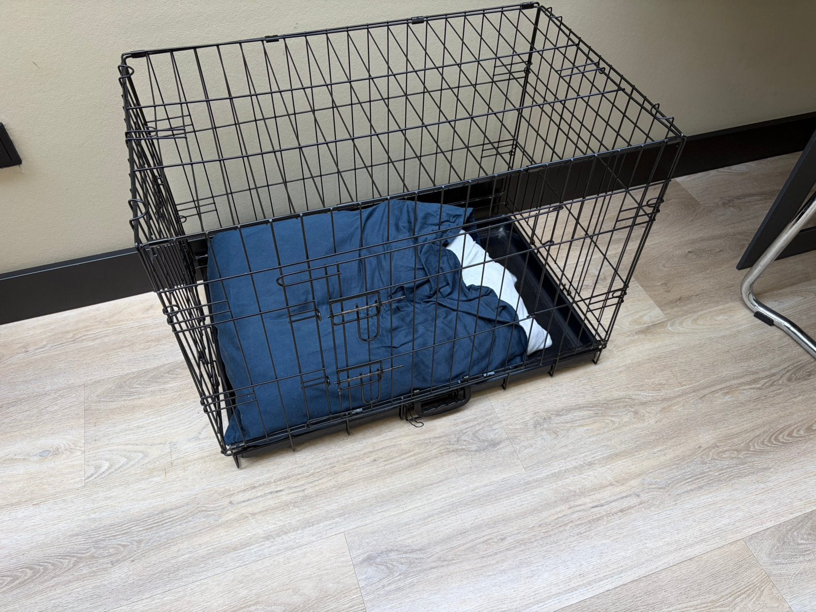 Mooi hondenbench ( 76 x 47 x 54 cm), Dieren en Toebehoren, Hondenbenches, Ophalen, Gebruikt