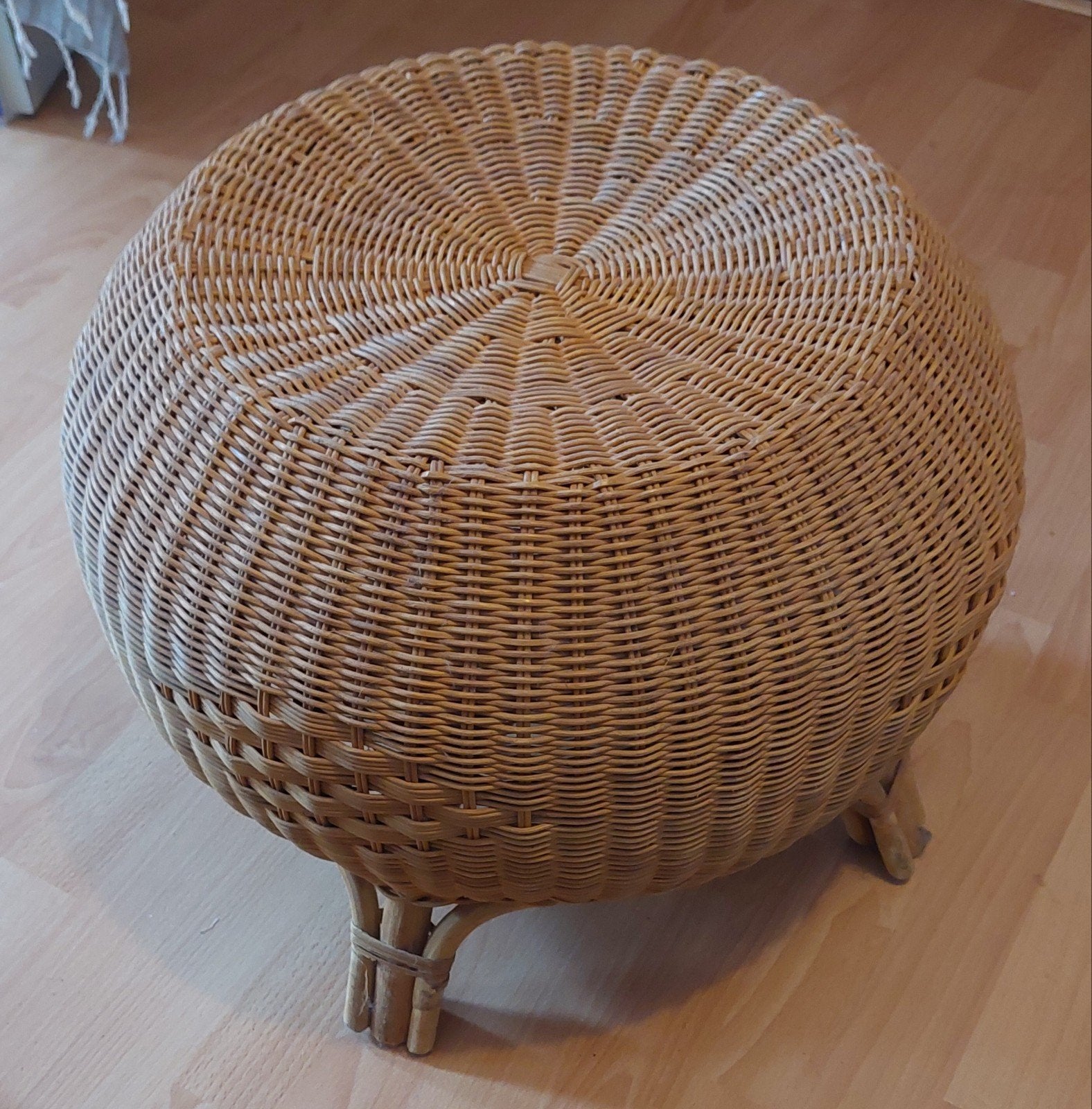 Rotan hocker / voetenbankje, rond, Ophalen, Gebruikt, Riet of Rotan, Bohemian, Natuurlijk