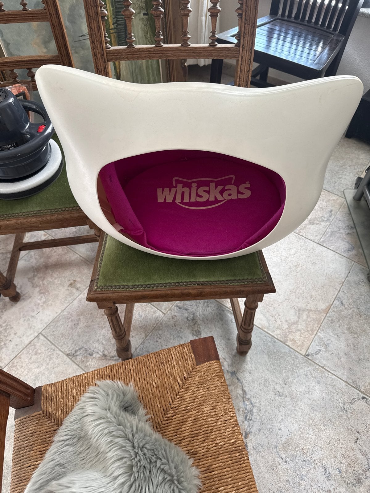 Kattenmand, Ophalen