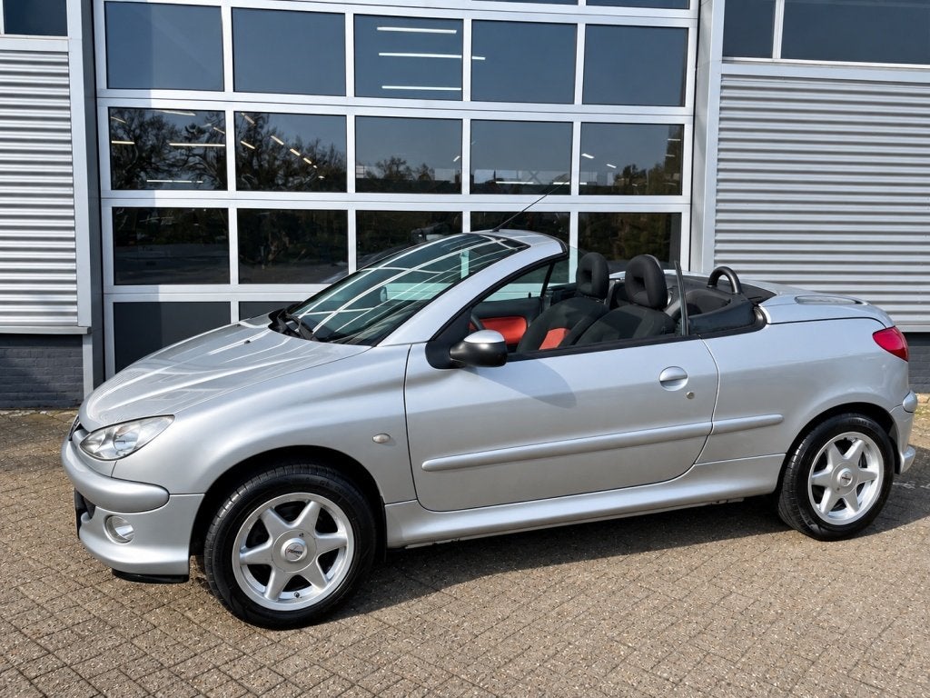 Peugeot 206 1.6i 16v Cabrio, Nw APK (bj 2002), Auto's, Voorwielaandrijving, Gebruikt, 4 cilinders, Cabriolet